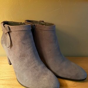 Bandolino Grey Suede Leather Ankle Boot - Size 7M